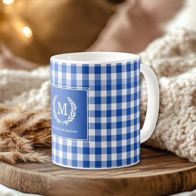 Caneca De Café Personalização do Paixão do Monograma Azul (Blue Gingham Monogram Crest Custom Coffee Mug)
