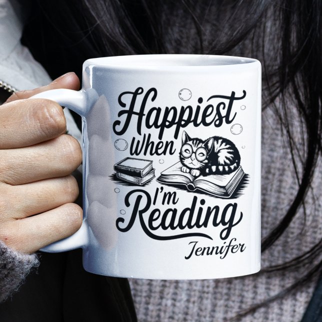 Caneca De Café Personalizado Mais Feliz Quando Estou Lendo Devora (Happiest when I'm reading mug close up)