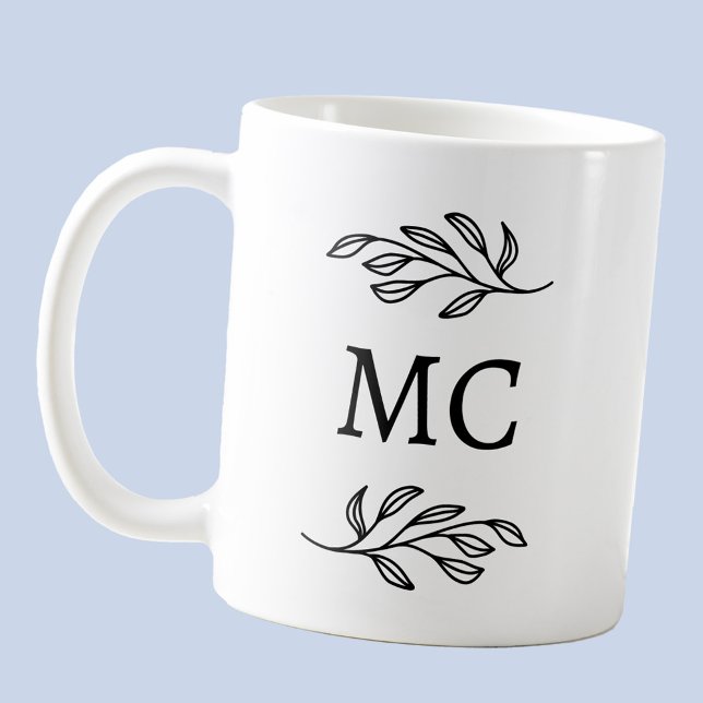Caneca De Café Personalized Monogram Initials Botanical Leaf Art (Modern personalized monogram initials botanical leaf line art coffee mug)