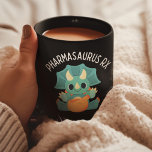 Caneca De Café Pharmasaurus RX - Funny Pharmacy - Farmacêutico<br><div class="desc">Projetado por Freepik. Elevem seu estilo farmacêutico com nossa caneca de Pharmasaurus RX. Esta xícara de farmacêutico engraçada é o presente perfeito para farmacêuticos,  técnicos de farmácia e estudantes. Comemore a graduação em farmácia com esta caneca.</div>