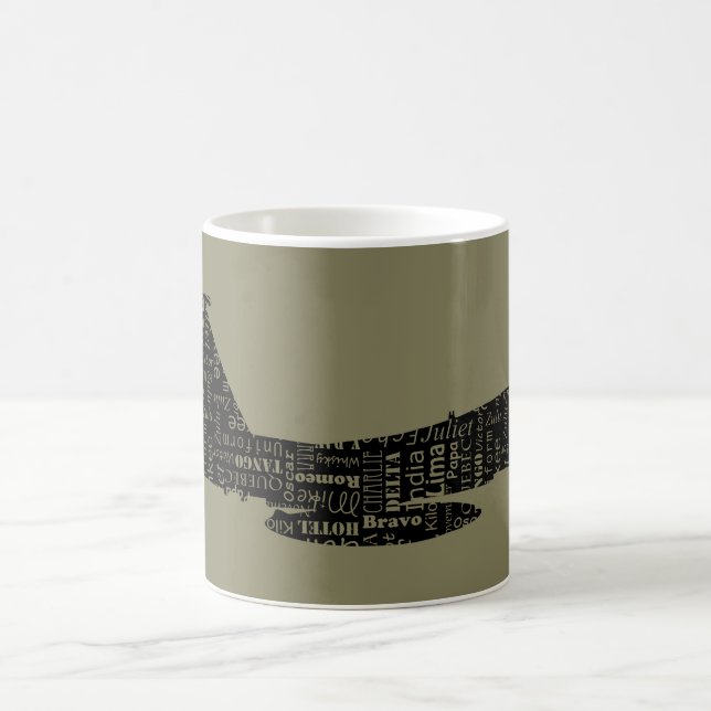 Caneca De Café Piloto de alfabeto fonético de jato militar (Centro)