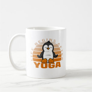 Caneca De Café Pinguim engraçado e fofo fazendo ioga. poses engra