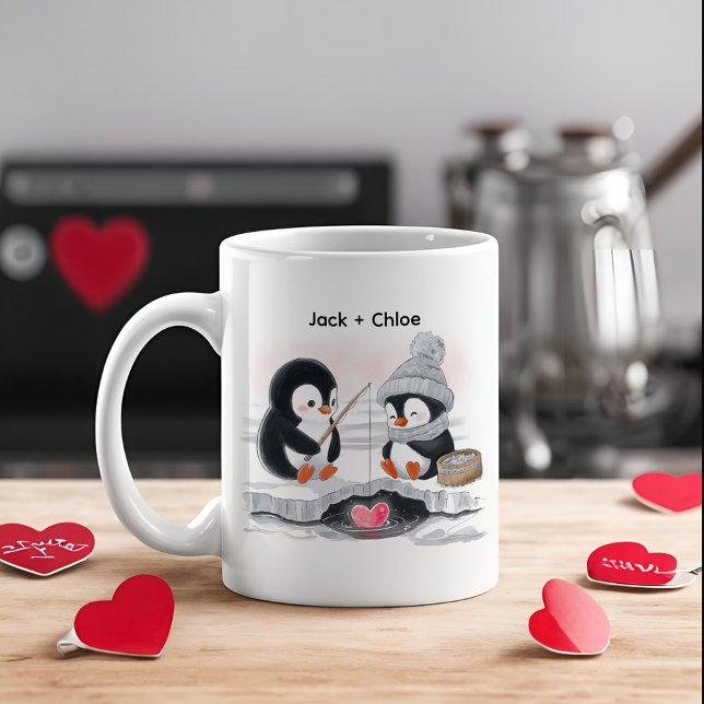 Caneca De Café Pinguins De Pesca Do Gelo Com Namorados Adorável (Cute Penguin ice fishing for heart Valentine coffee mug personalized with couple's names)