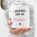 Caneca De Café Pink Quieres Ser Mi Madrina Proposta de Madrina<br><div class="desc">Pergunte a que quer ser a Madrina do seu filho com uma branca super fofa e personalizada com uma caneca de café rosa. Ela quer um café e usa-o para pop a pergunta "...  Quieres mi Madrina?"</div>