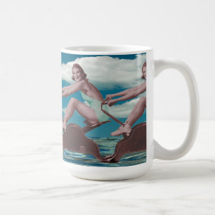 Caneca De Café Pinups do vintage em uma máquina de enfileirament