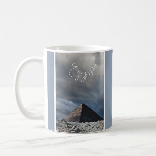 Caneca De Café Pirâmide Antiga com céu tempestuoso, Egito (Esquerda)