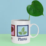 Caneca De Café Plantas De Amar Pela Paz Em Fábrica<br><div class="desc">Plantas De Amor Pela Paz. Um belo presente de plantador para um amante de plantas e botânica. Legal presente para um horticulturista ou botânico.</div>