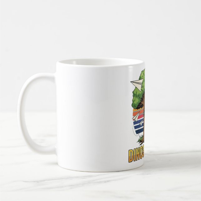 Caneca De Café Playful 80s Dino Hugging Tree Tee – Eco-Friendly ' (Esquerda)