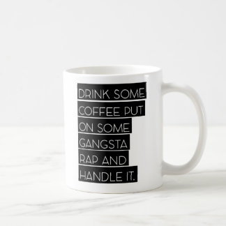 Caneca De Café Pnha sobre algum rap de Gangsta e segure-o