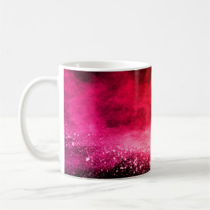 Caneca De Café Pó colorido lançado, isolado em fundo preto