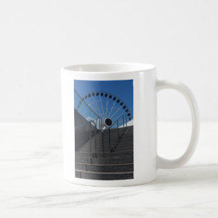 Caneca De Café Por Este Caminho Para A Roda