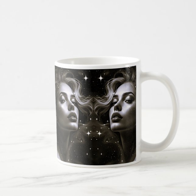Caneca De Café Portrait d'une femme séduisante si lumineuse. (Direita)
