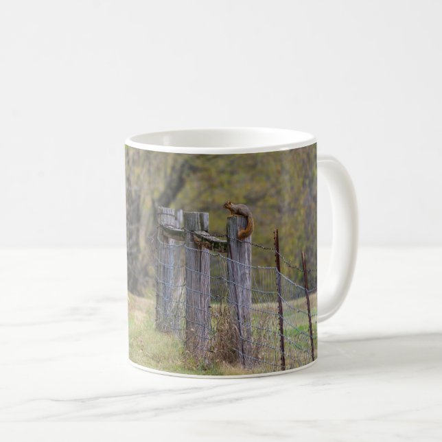 Caneca De Café Pose de café com cerca de esquilo (Frente Esquerda)