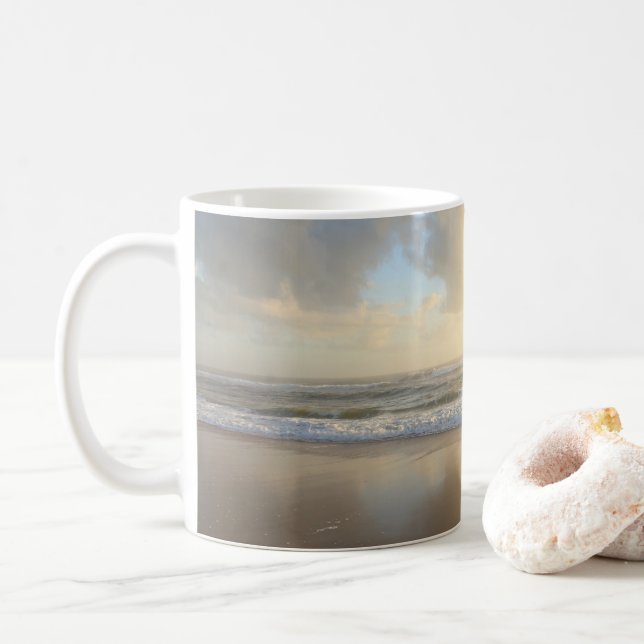 Caneca De Café Praia do Oceano ao Nascer do Sol  (Com Donut)