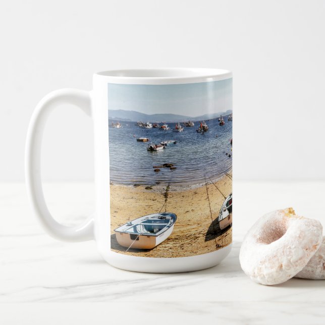 Caneca De Café Praia e barcos (Com Donut)