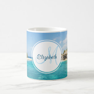 Caneca De Café Praia tropical Cênica com Monograma de Huts Thatc