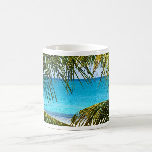 Caneca De Café Praia Tropical enquadrada com Palm Fronds (Centro)