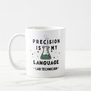 Caneca De Café Precisão é Minha Linguagem – Impulsionado por Deta
