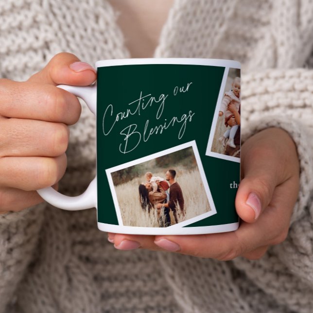 Caneca De Café Presente da família de colagem de fotos Elegante 4 (A modern counting our blessings script 4 photo collage mug in forest green.)
