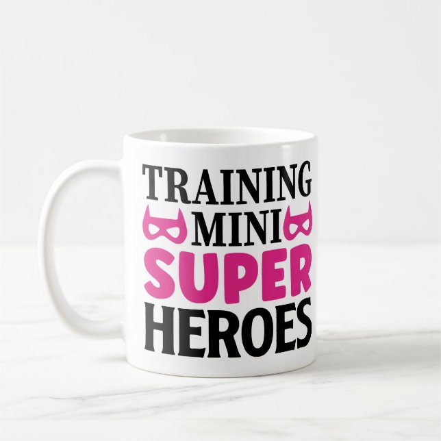 Caneca De Café Presente para Professor Treinando Mini Heróis da C (Esquerda)