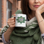 Caneca De Café Presente personalizado do clube de tia Legal para<br><div class="desc">Celebre sua tia incrível com esta caneca de café retrô do "Clube da Tia Legal" personalizada! Com uma design divertida inspirada na vintage e personalizada com seu nome, esta caneca é perfeita para a tia que traz estilo e diversão a cada momento. Com suas vibrações nostálgicas, é uma forma excelente...</div>