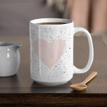 Caneca De Café Presente Rosa e Coração Moderno Pastel<br><div class="desc">Bem-vindo à nossa encantadora coleção de produtos Modern Pastel Pink & Heart Lovely Gift, disponíveis exclusivamente no Zazzle! Nossa seleção é projetada para trazer um toque de elegância e charme para seus momentos especiais. Quer você esteja comprando um ente querido ou se tratando, nossos produtos certamente farão cada vez mais...</div>