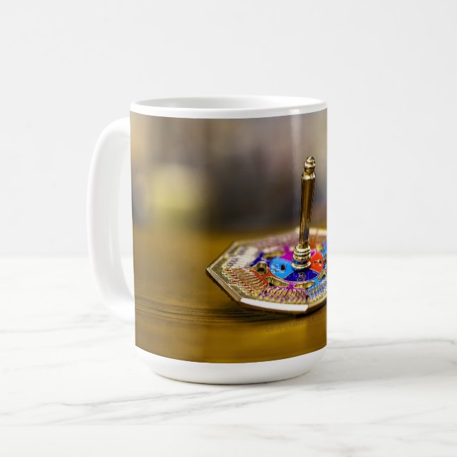 Caneca De Café Presente SlipperyJoe Hanukkah dreidel base octogon (Frente Esquerda)