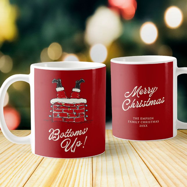 Caneca De Café Presentes e Cozinha de Natal Divertida Santa de Ca (Red holiday mug decorated with Santa’s legs in a chimney, cheerful string lights.)