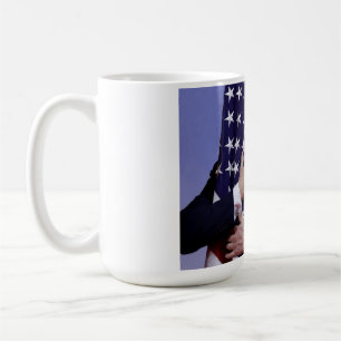 Caneca De Café Presidente Trump Hugs Bandeira dos EUA