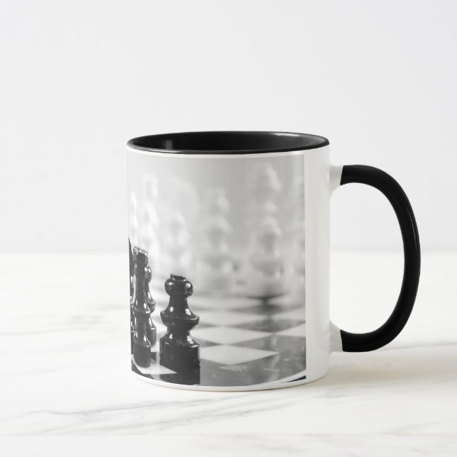 Caneca de café preto e branco do tabuleiro de (Direita)