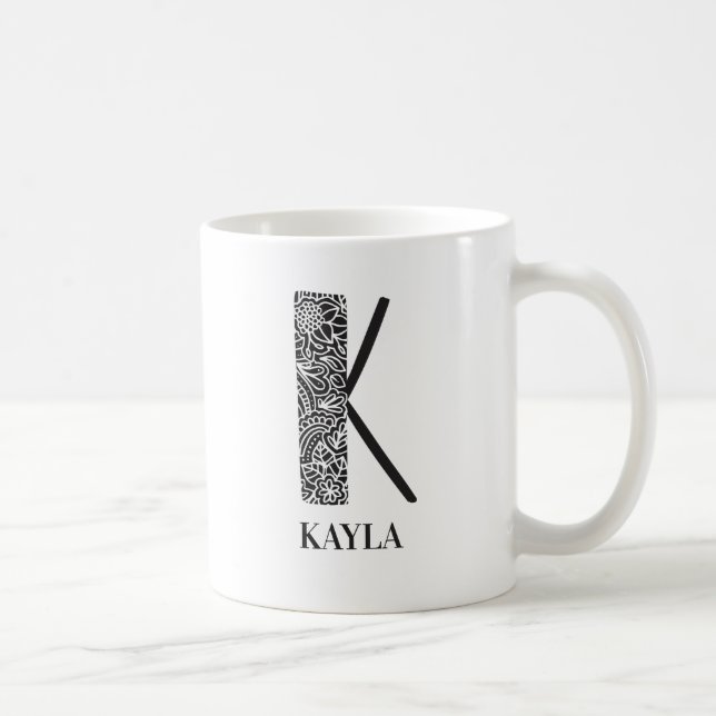 Caneca De Café Preto Floral Moderno e Branco Inicial K e Nome (Direita)
