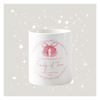 Caneca De Café Primeira Cama da Família de Natal - Rosa