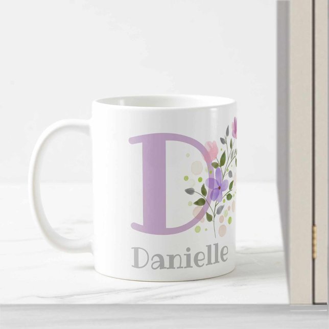 Caneca De Café Primeira Inicial Mais Nome Danielle com Flores (Criador carregado)