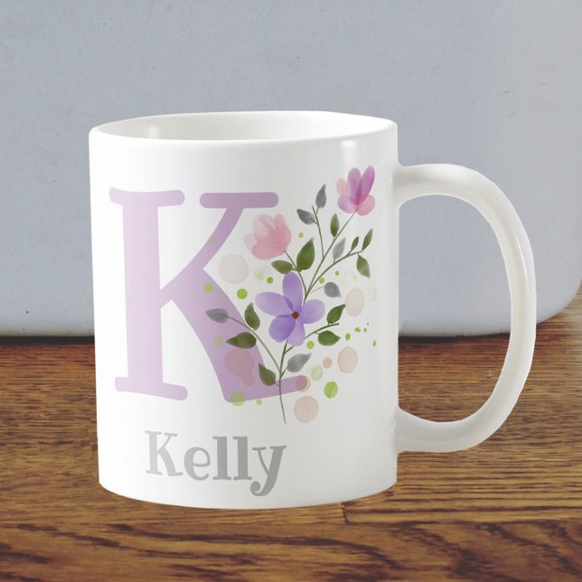 Caneca De Café Primeira Inicial Mais Nome Kelly com Flores (Criador carregado)