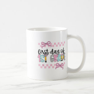 Caneca De Café Primeiro Dia Da Professora Da 1ª Série Garota Coqu