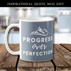 Caneca De Café Progresso Sobre A Perfeição Das Cinzas De Cotações