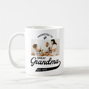 Caneca De Café Promovido ao Anúncio de Foto de Nascimento da Vovó