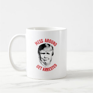 Caneca De Café Protestar contra Trump, se meter em confusão e ser