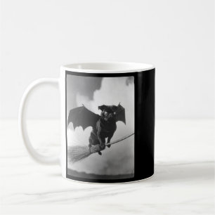 Caneca De Café Pug Gótico com Bruxa de Asas de Morcego Vassoura A