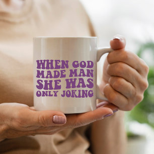 Caneca De Café Quando Deus Fez o Homem Ela Estava Apenas Brincand