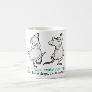 Caneca De Café "Quando o gato dorme, os ratos dançam "