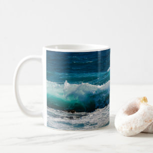 Caneca De Café Quebrando a vista panorâmica das ondas de oceano
