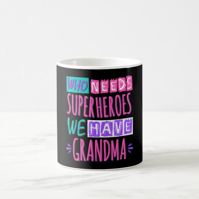 Caneca De Café Quem precisa de super heróis nós temos vovó (Centro)