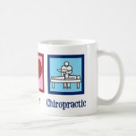 Caneca De Café Quiroprática do Amor pela Paz<br><div class="desc">Presente de quiroprática do Peace Love. Um belo presente de caneca de quiroprático com sinal de paz,  coração e alguém praticando medicina quiroprática em um paciente,  trabalhando na cura do sistema musculosquelético.</div>