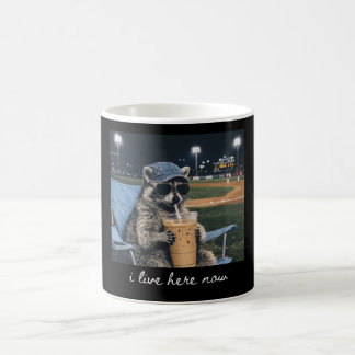 Caneca De Café Raccoon I Live Here Now Shirt Raccoon Drinking Ice