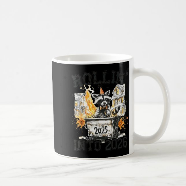 Caneca De Café Raccoon Rollin Into 2026 Funny Dumpster Fire 2025  (Direita)