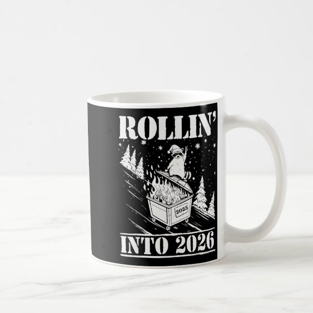Caneca De Café Raccoon Rolling Into 2026 Happy New Year 2026 Funn (Direita)