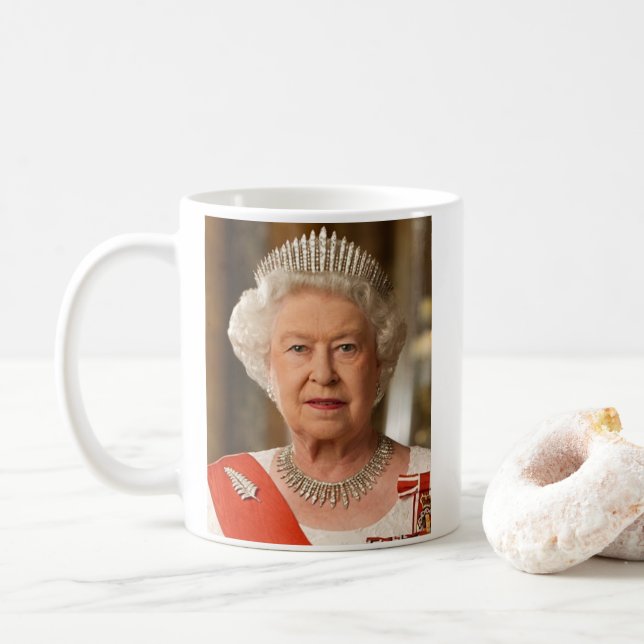 Caneca De Café Rainha Elizabeth Second (Com Donut)