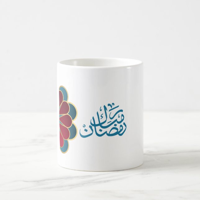 Caneca De Café Ramadan Mubarak em árabe Maroon e cor azul (Centro)