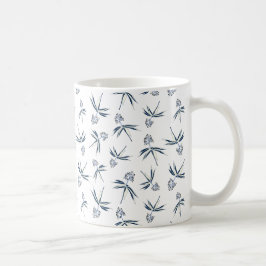 Caneca De Café Ramificações Azuis de Budding no creme - padrão pe
